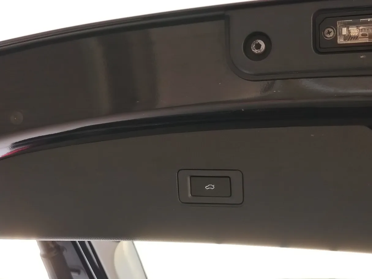 Car image 33