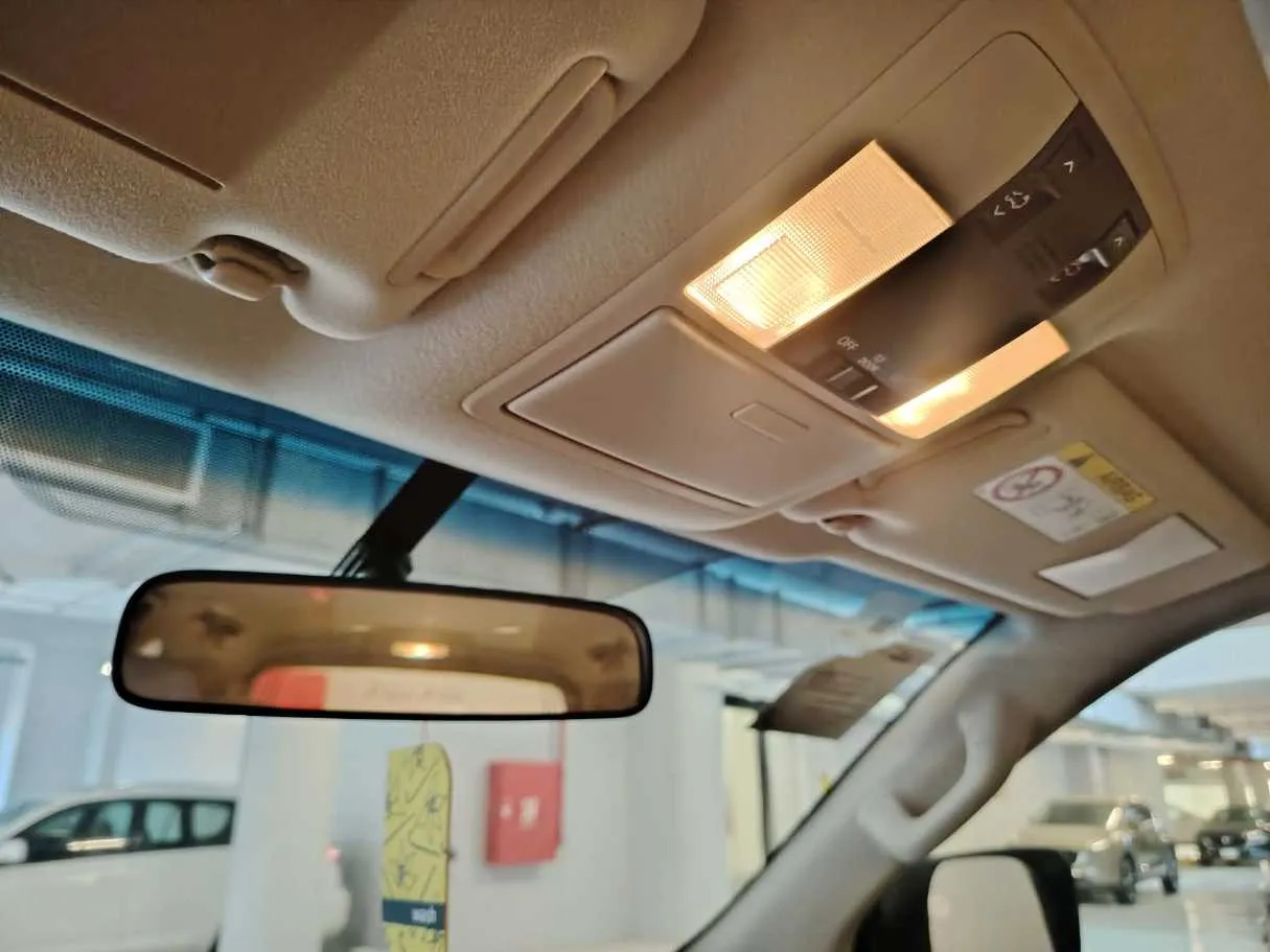 Car image 34