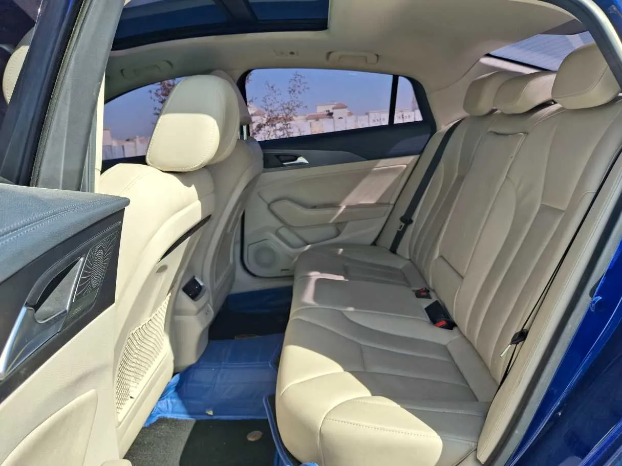 Car image 13