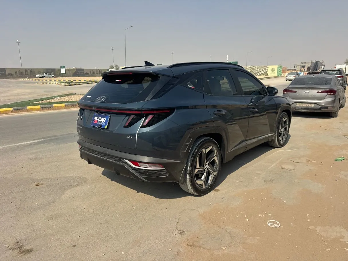 Car image 5