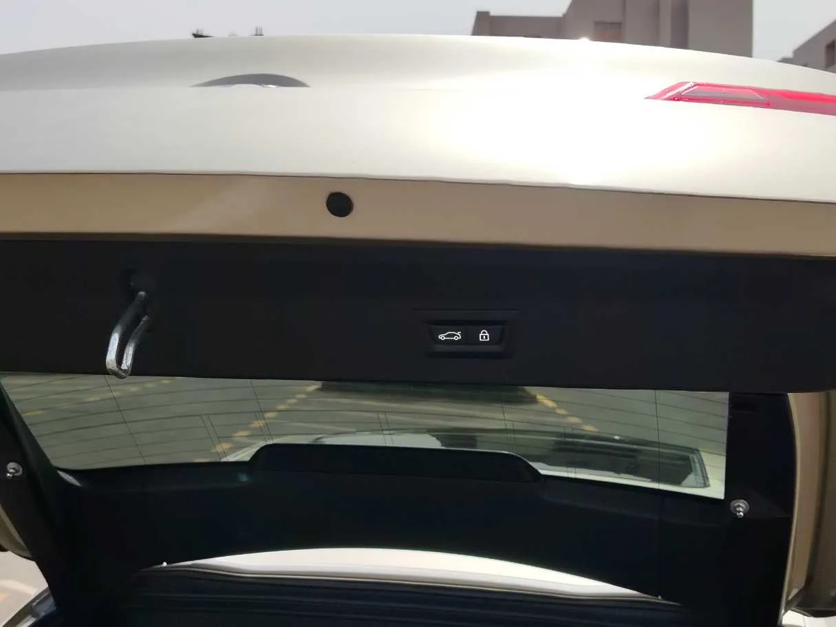 Car image 27
