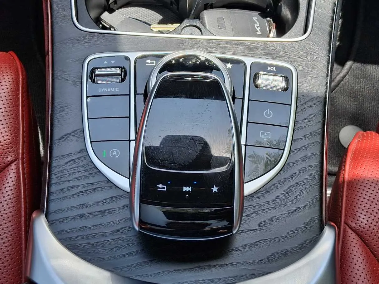 Car image 17