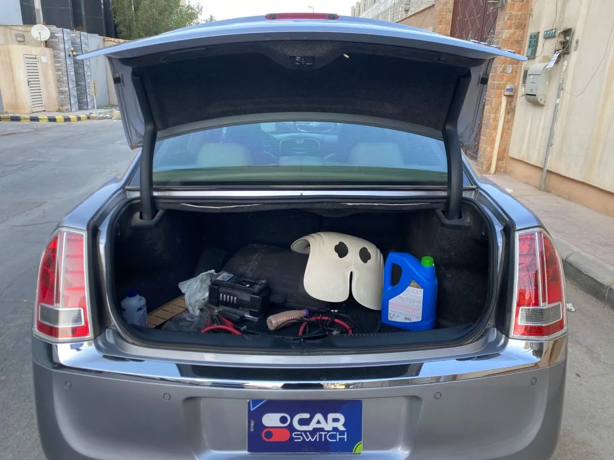 Car image 19