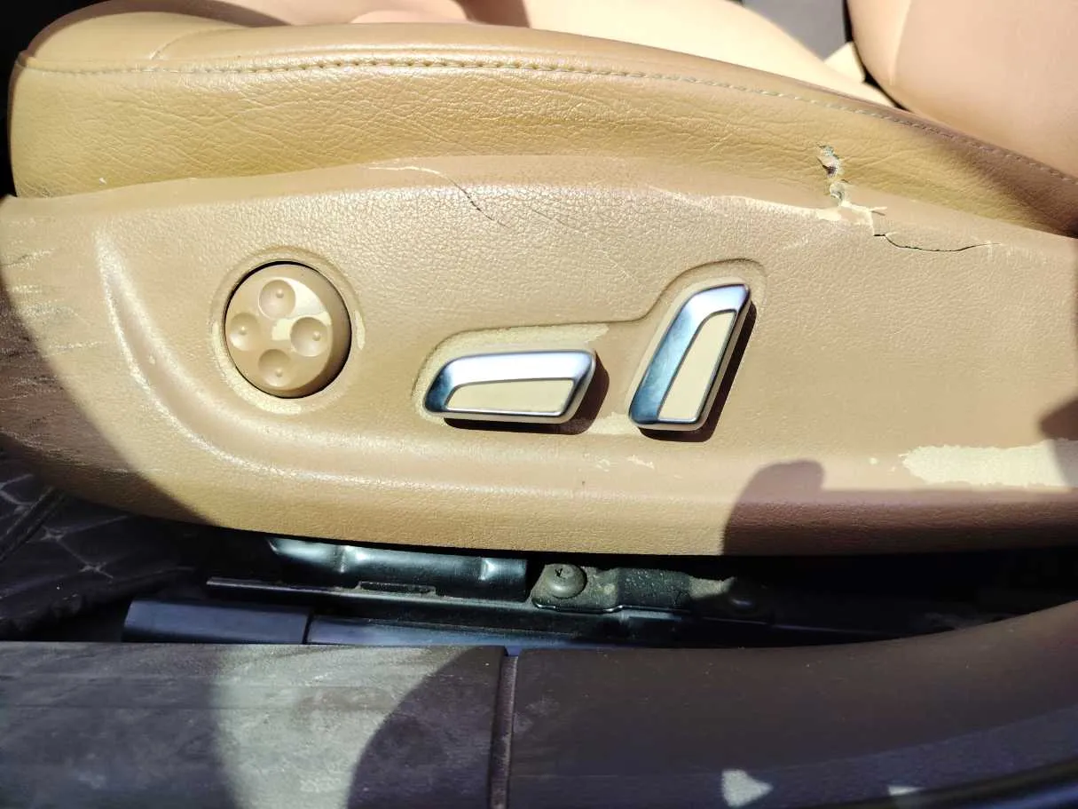 Car image 28