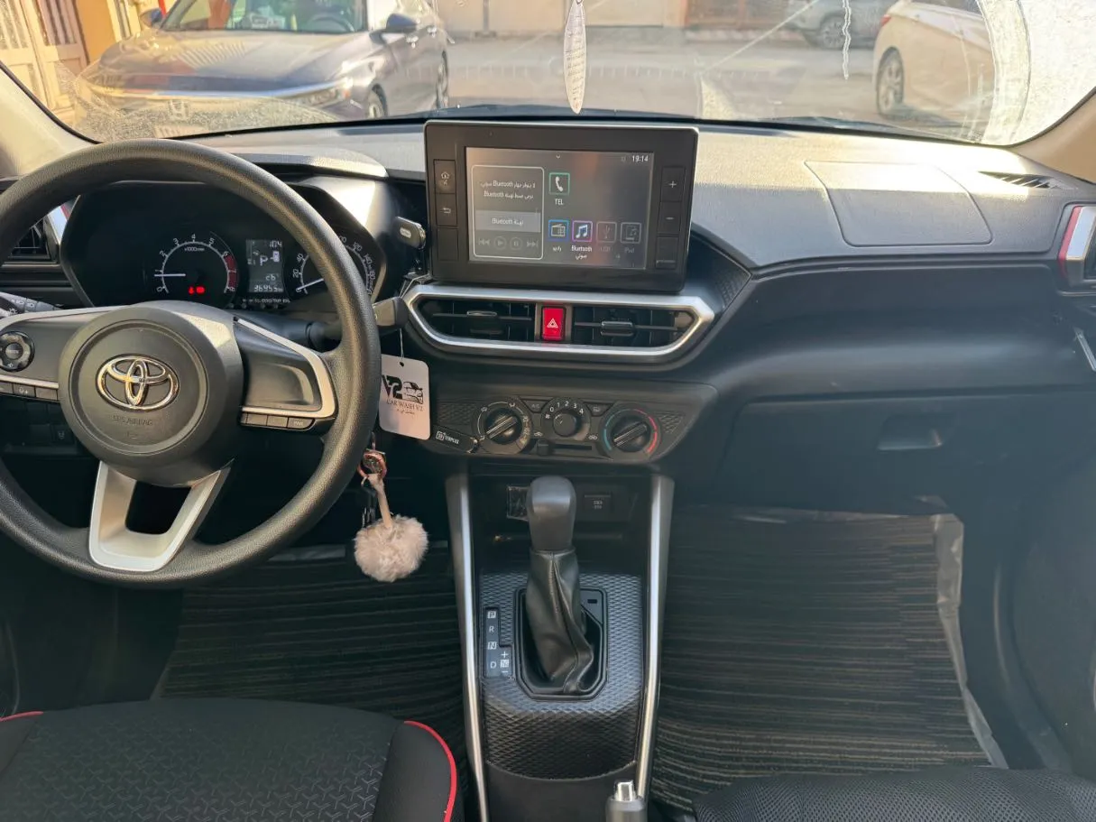 Car image 16