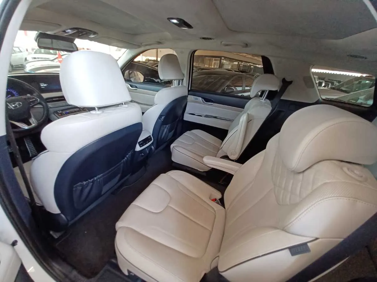 Car image 8