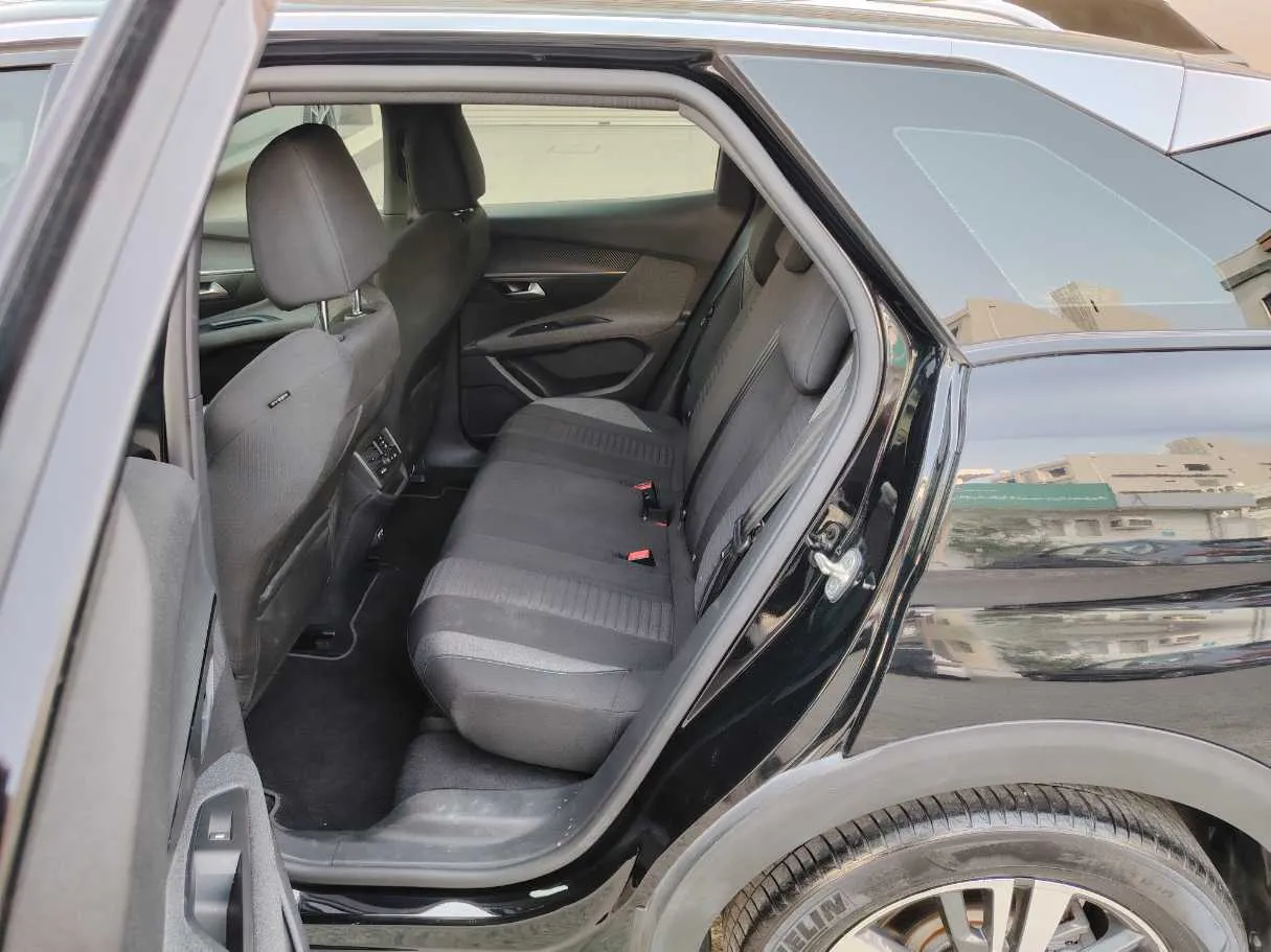 Car image 16