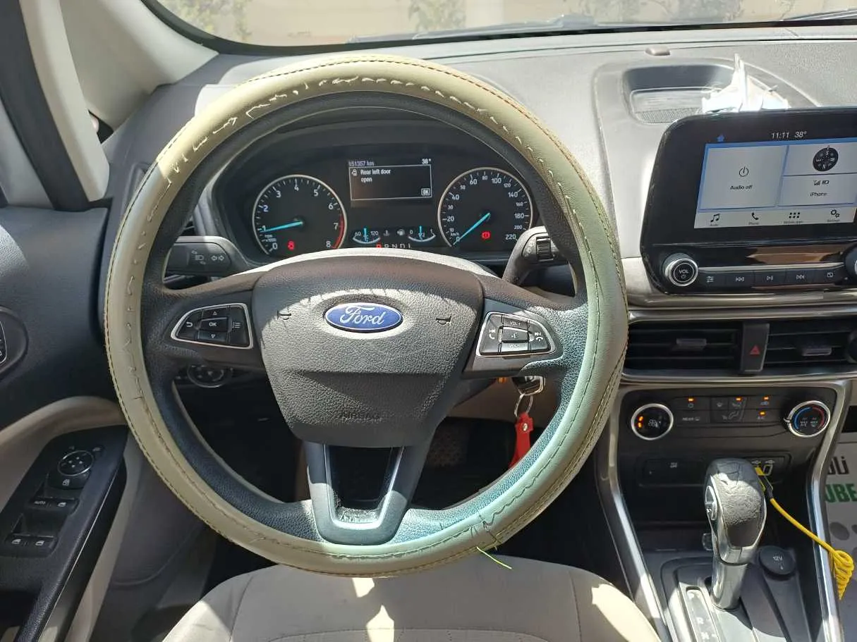 Car image 17