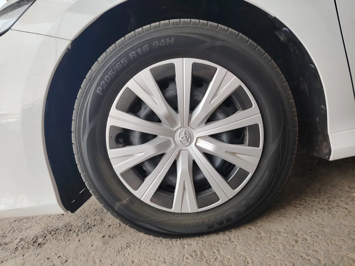 Car image 9