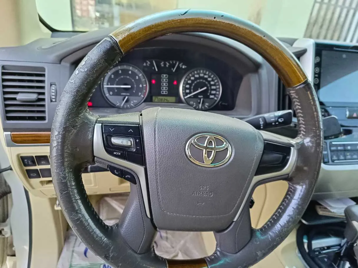 Car image 24