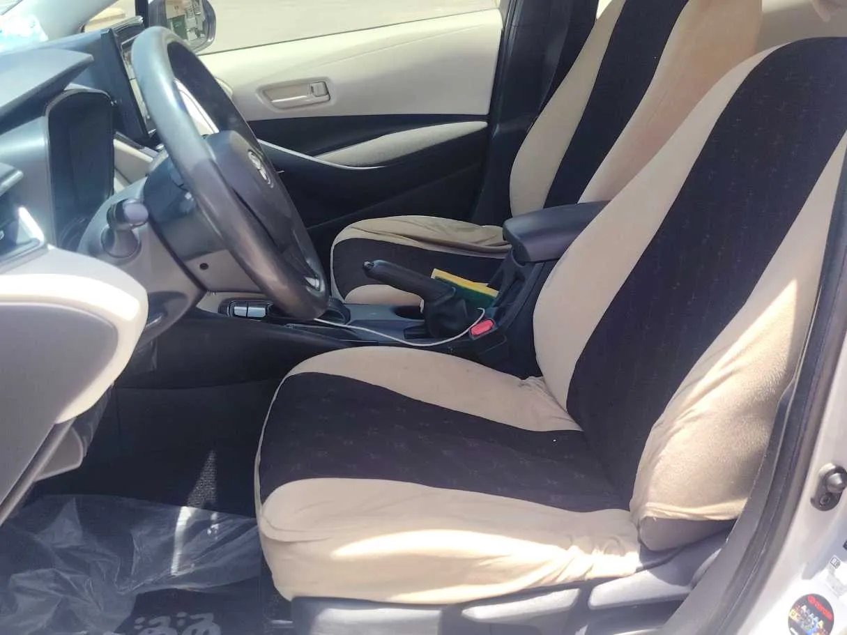 Car image 13