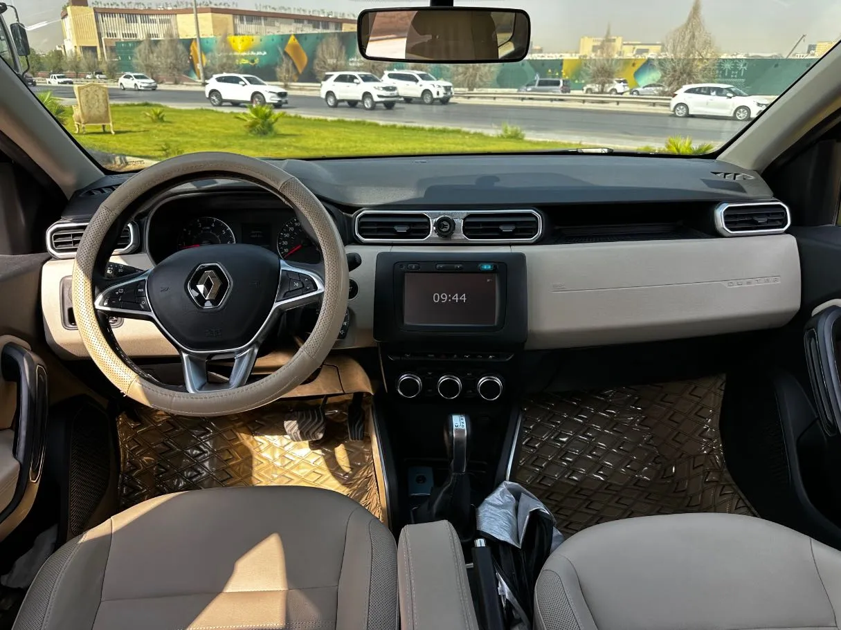 Car image 16