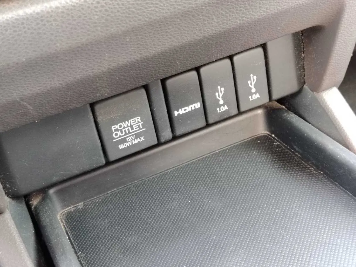 Car image 24