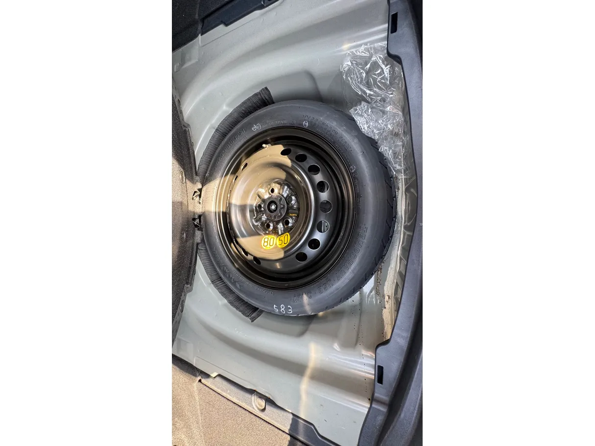 Car image 27