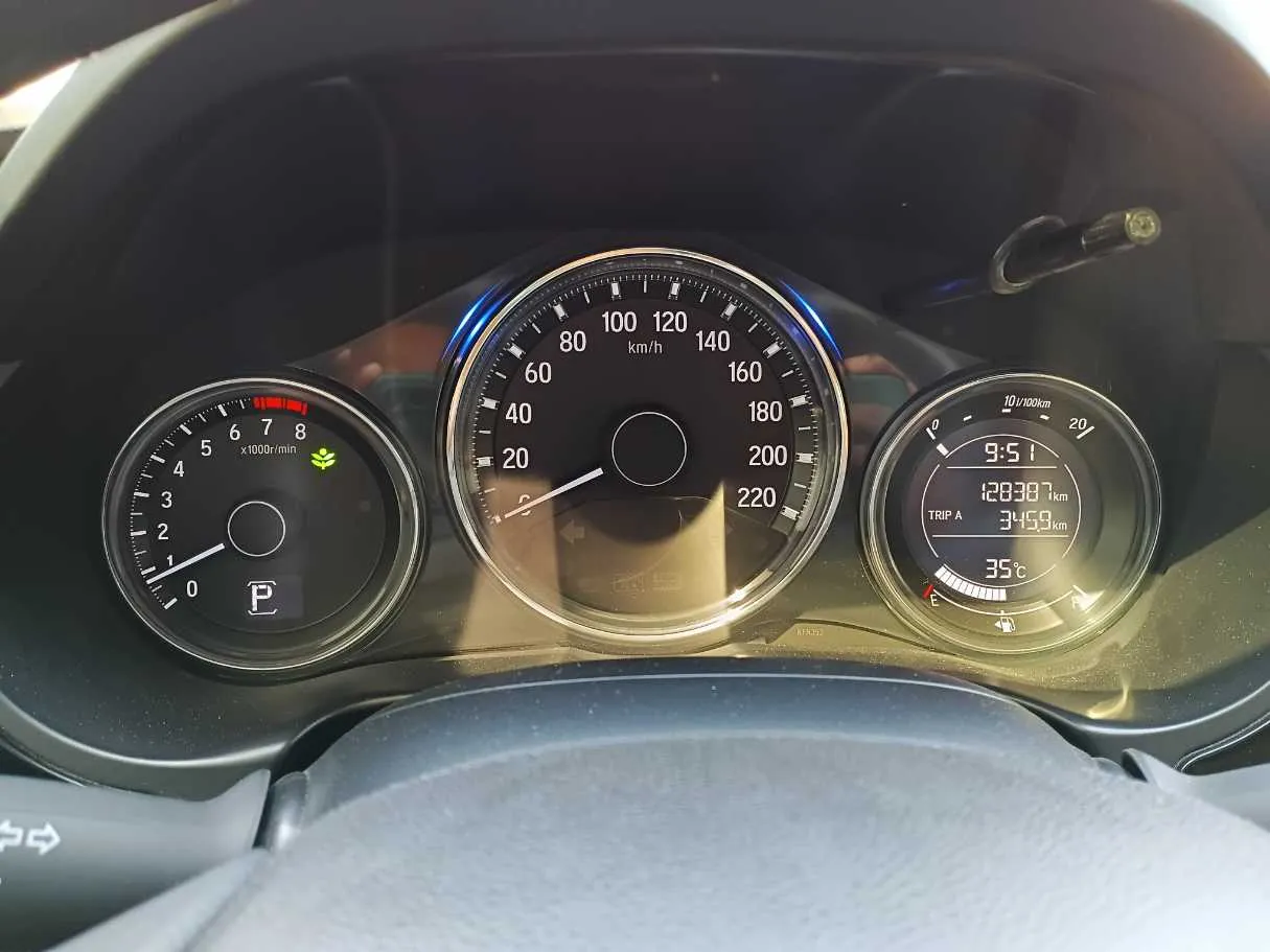 Car image 19