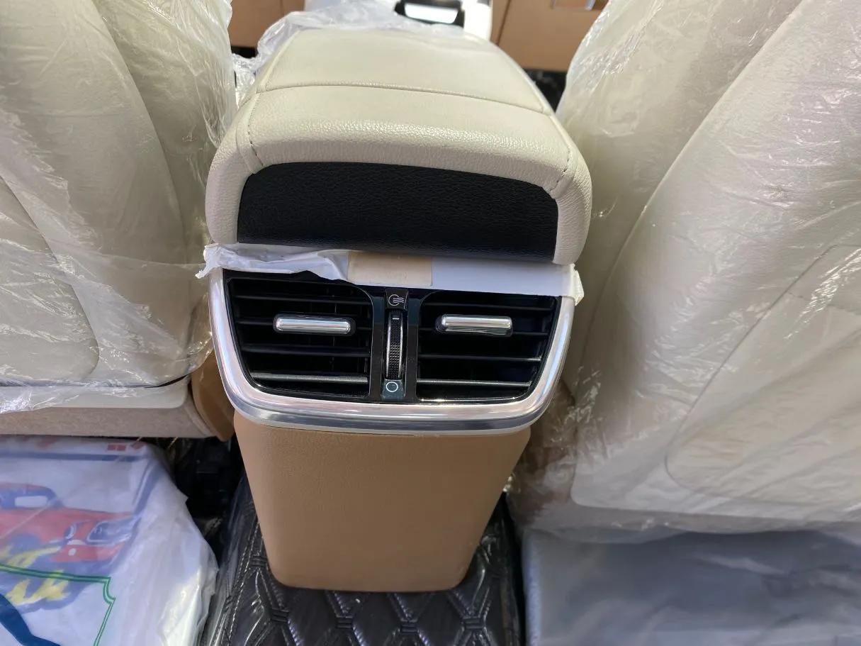 Car image 26