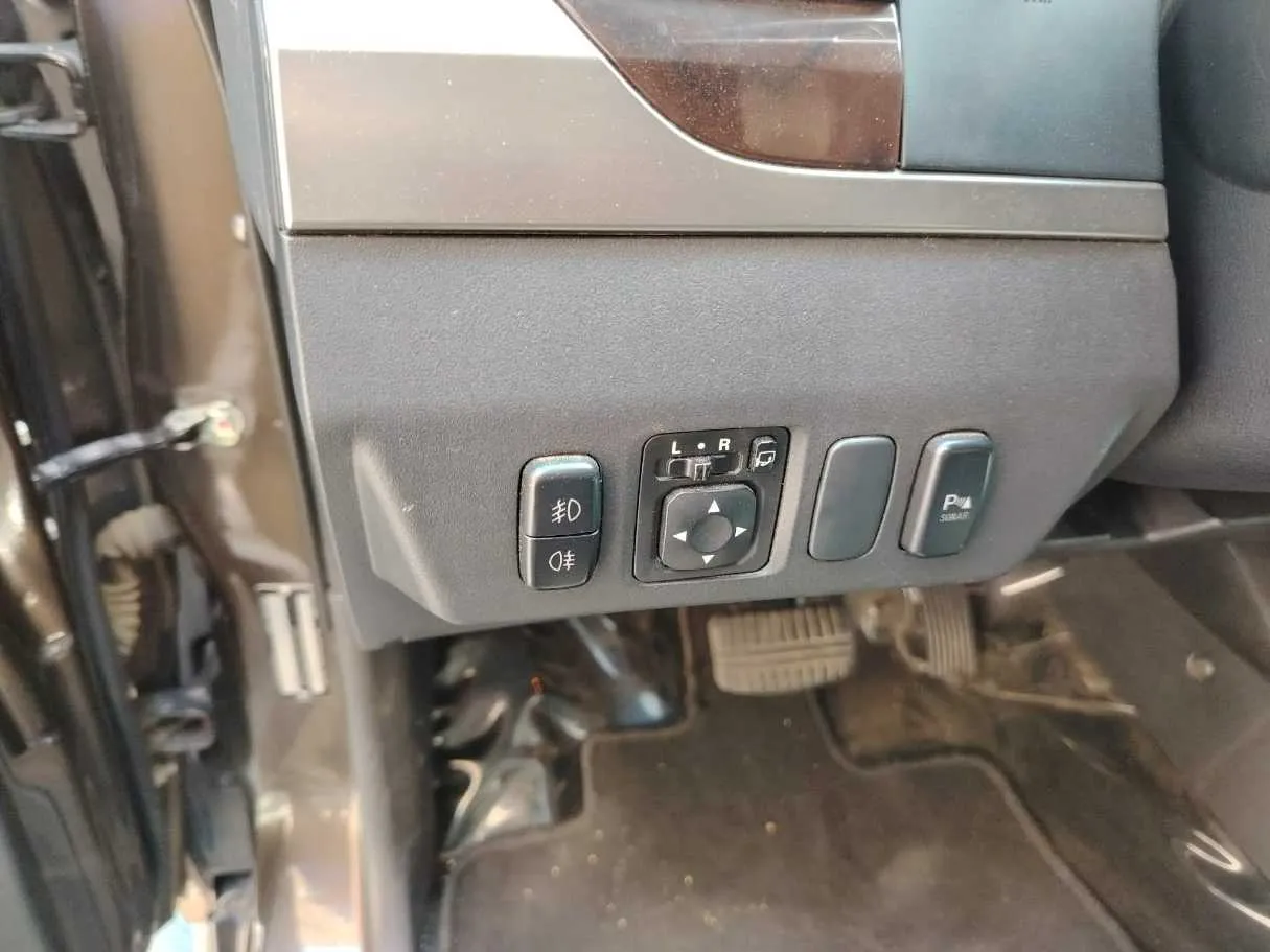 Car image 39