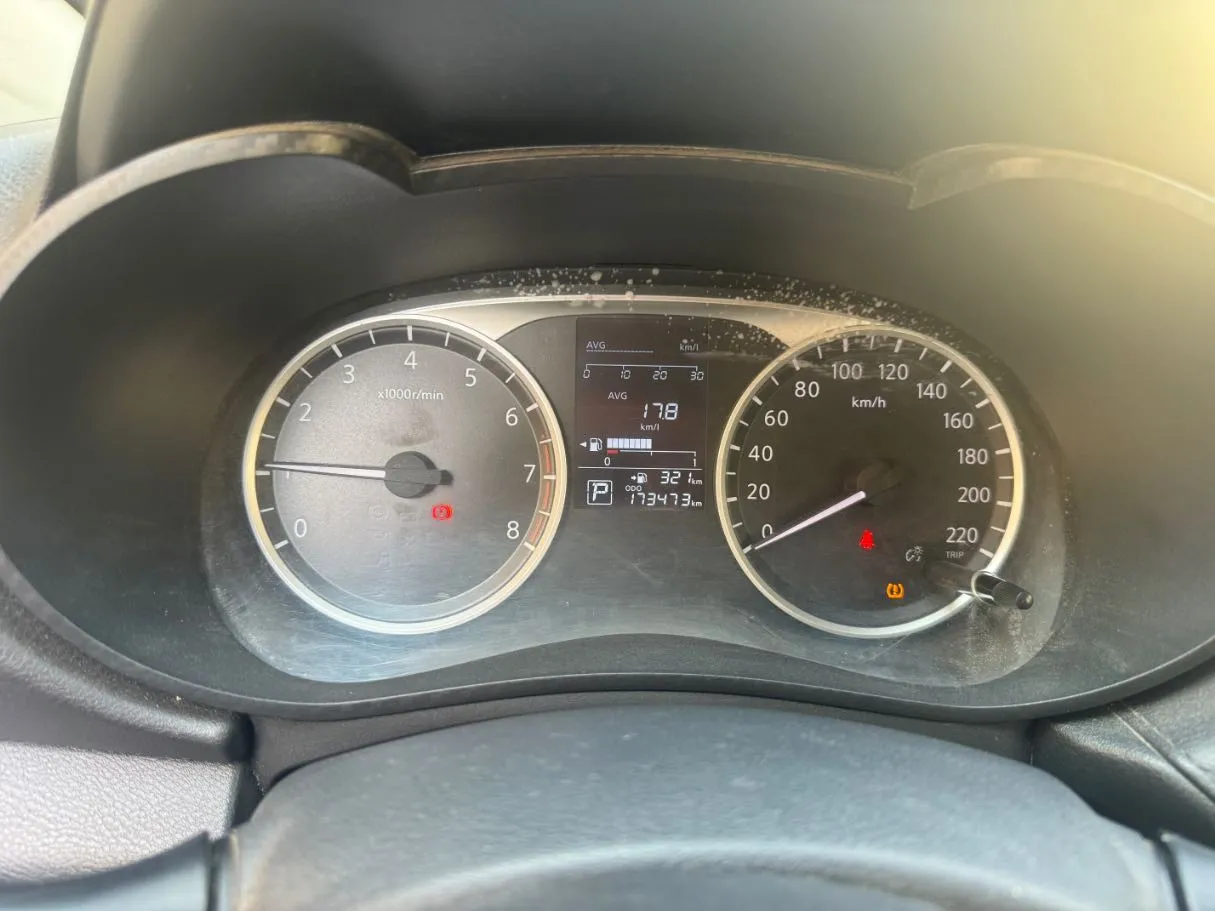 Car image 18