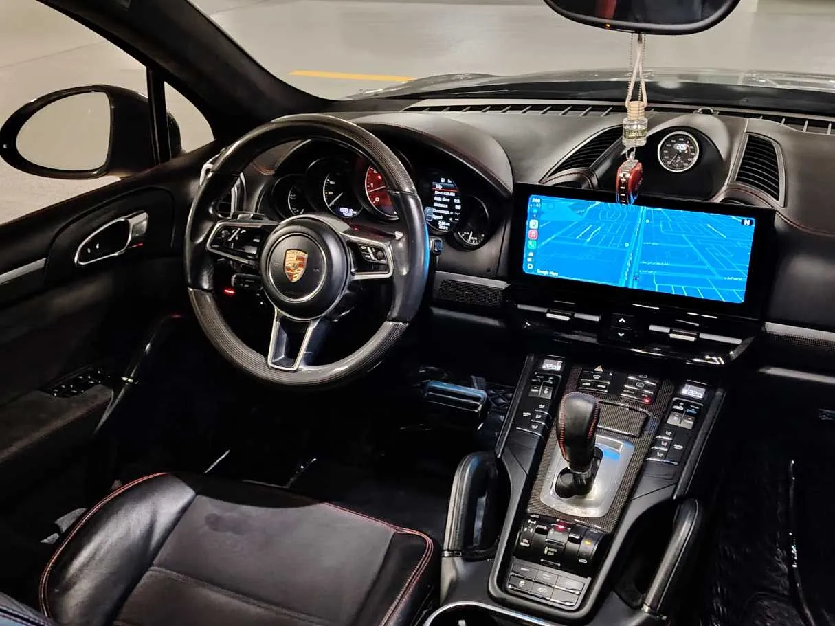 Car image 19