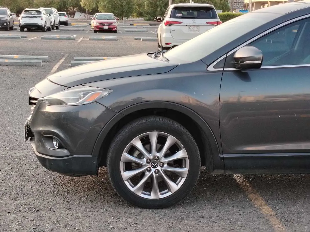 Car image 9