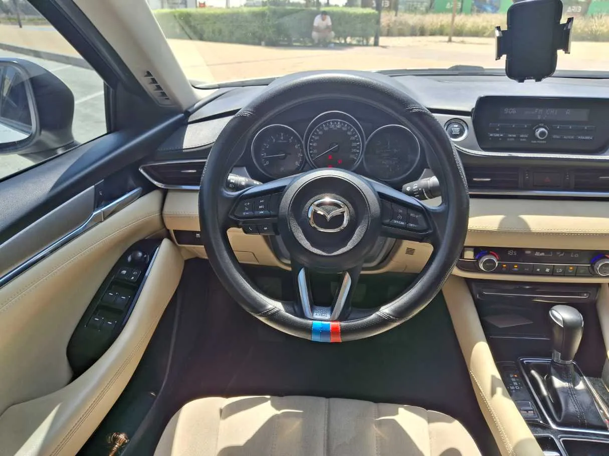 Car image 17