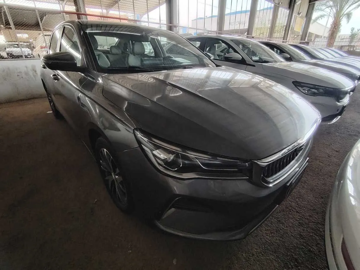 Car image 3