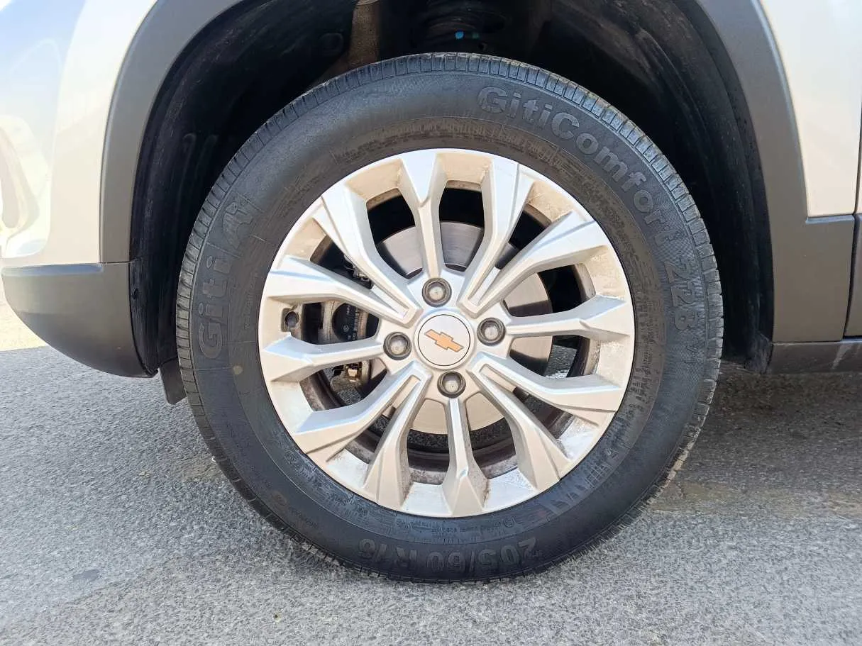 Car image 10