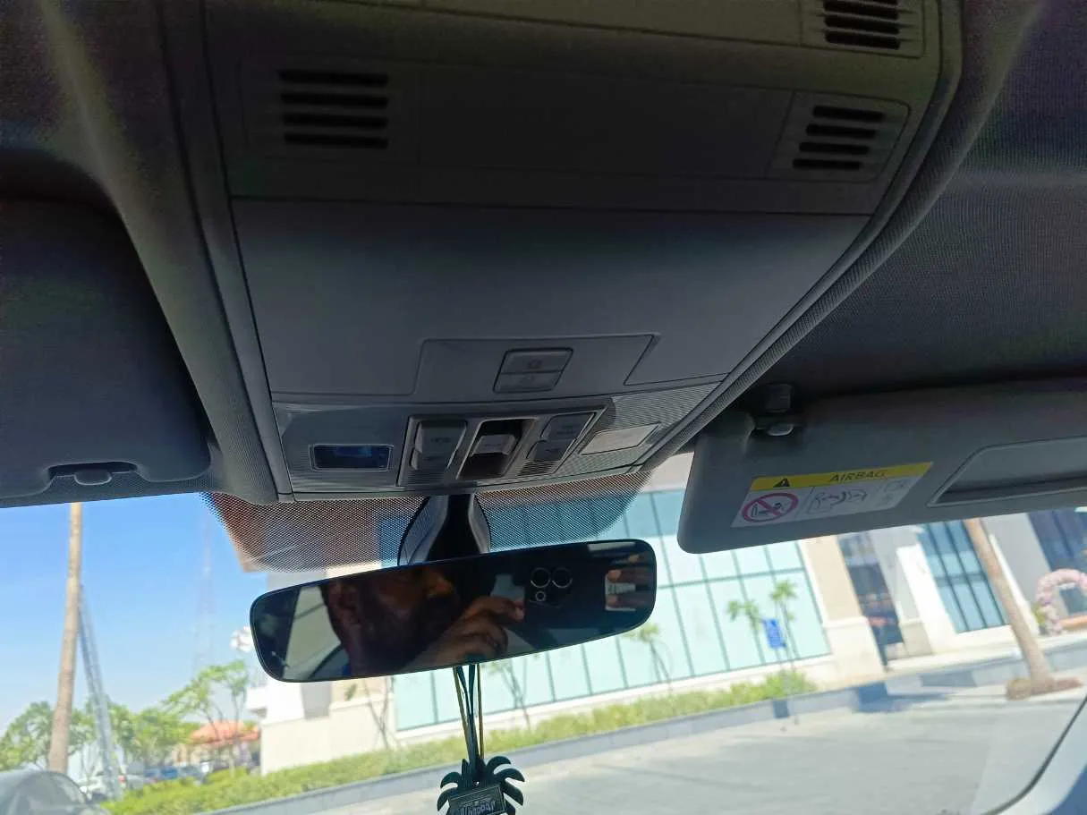 Car image 30