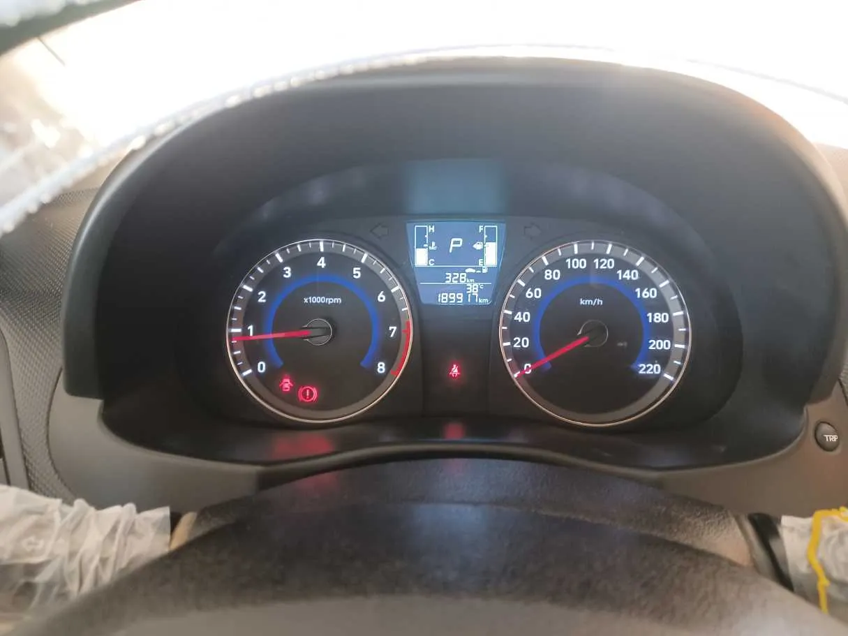 Car image 17