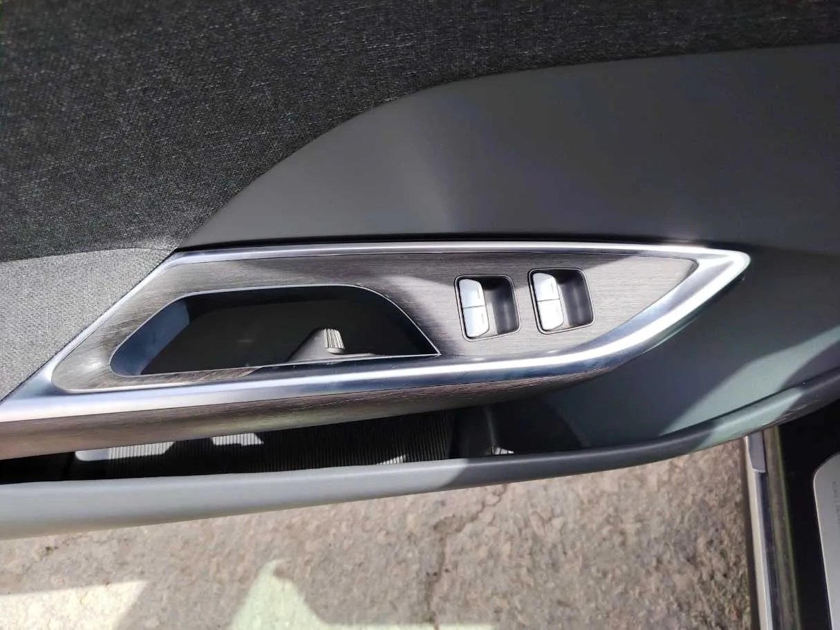 Car image 29