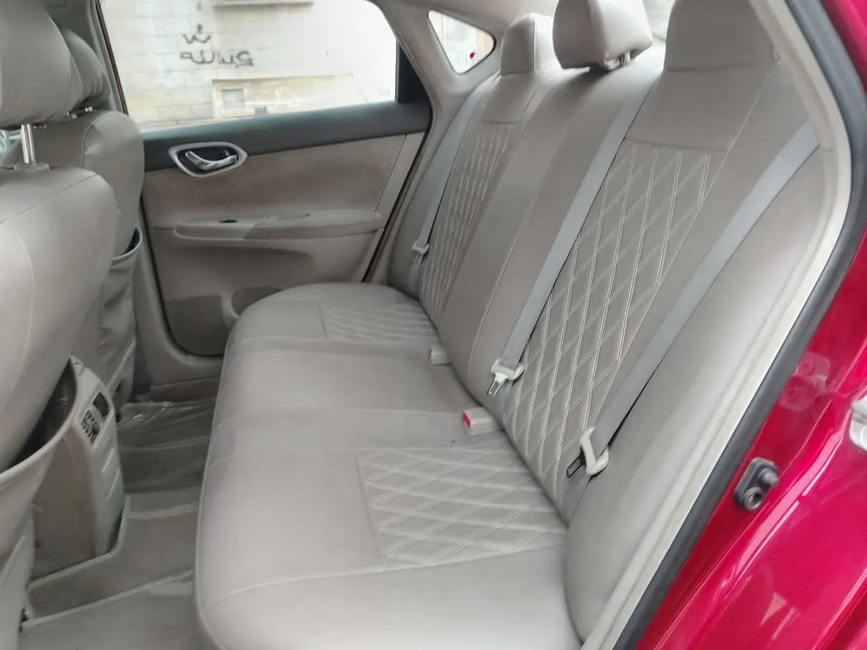 Car image 18