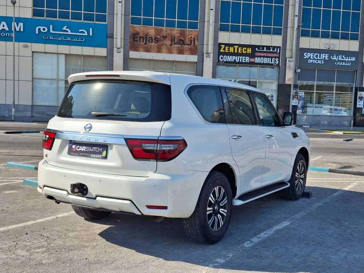 Car image 5