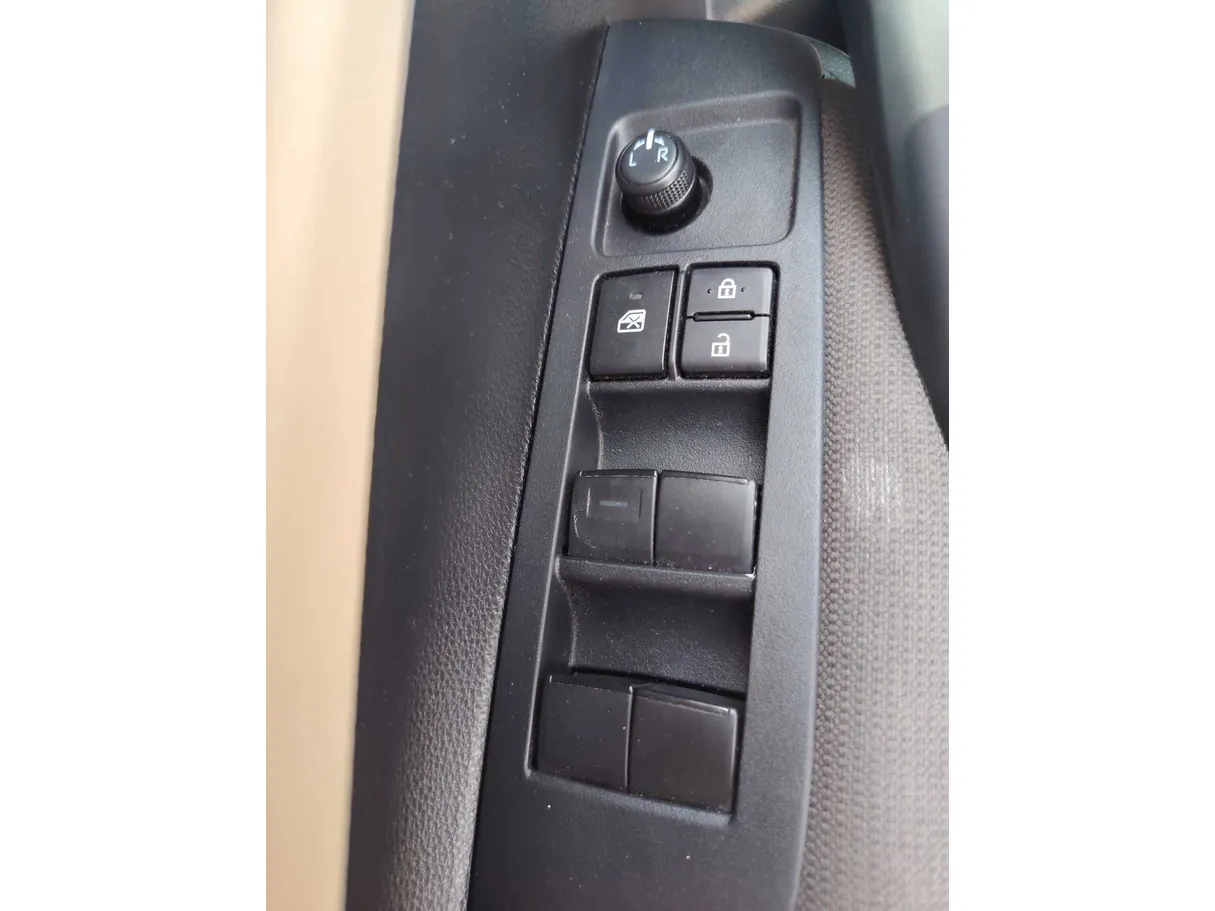 Car image 27