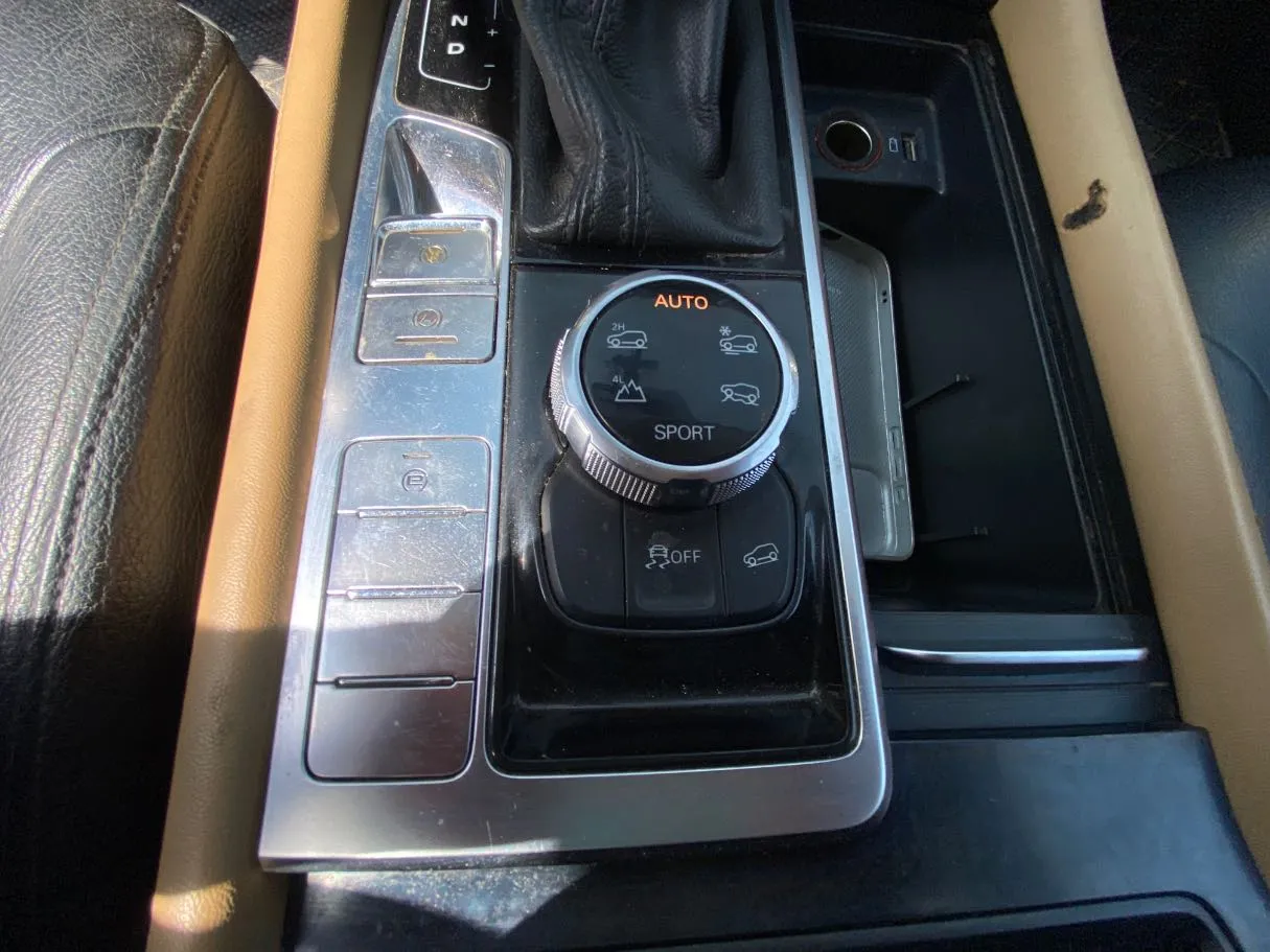 Car image 15