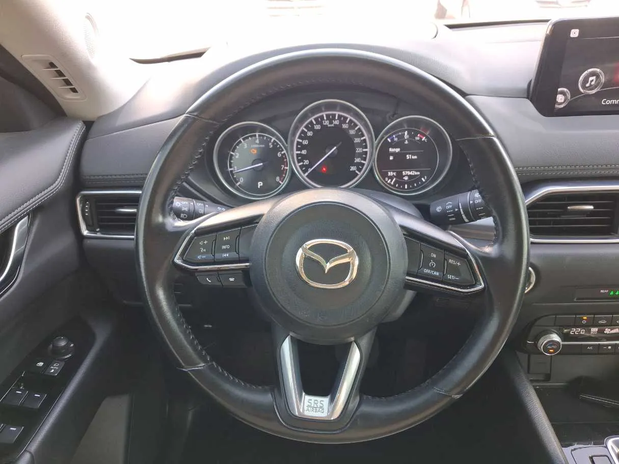 Car image 14