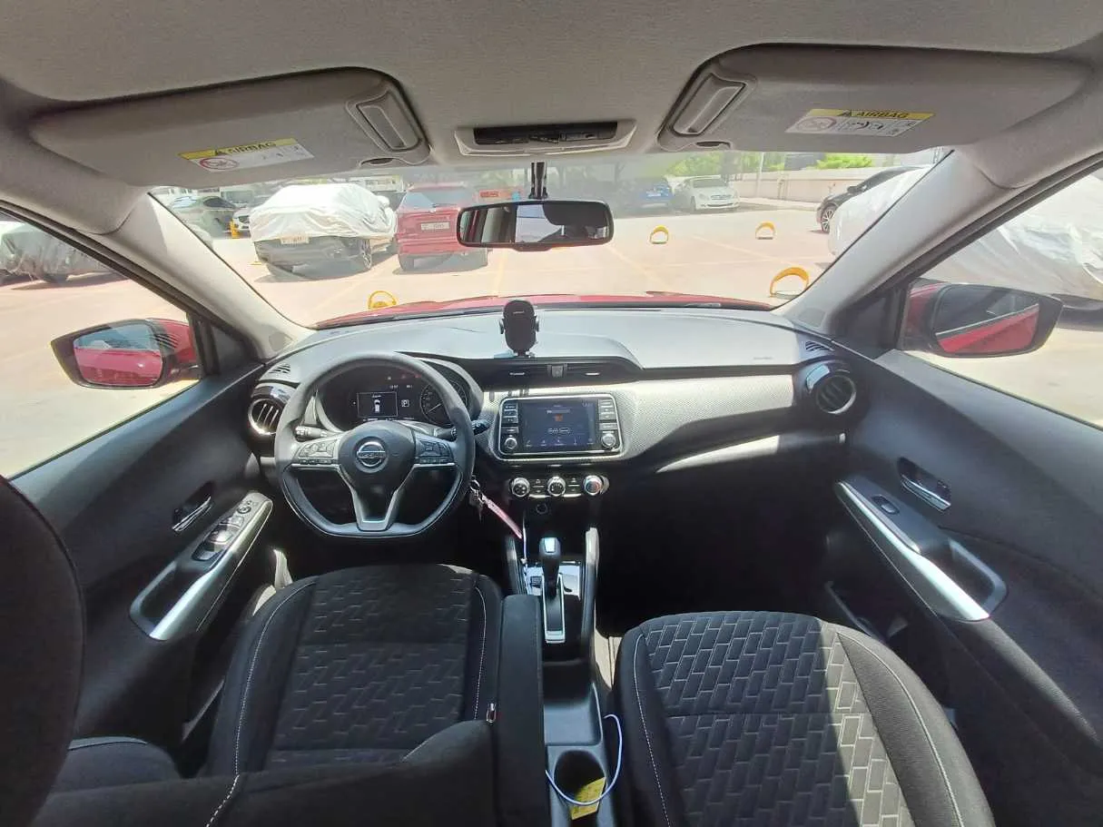 Car image 17