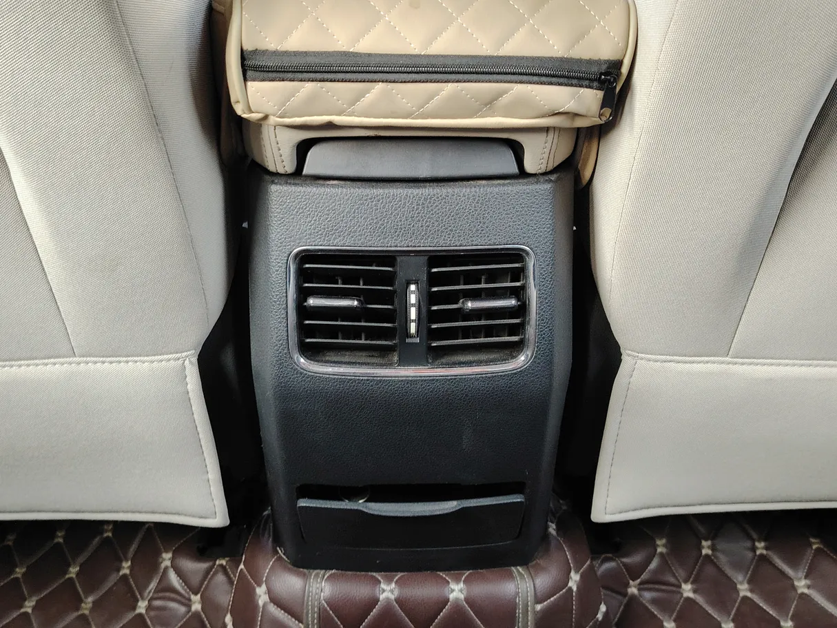 Car image 27