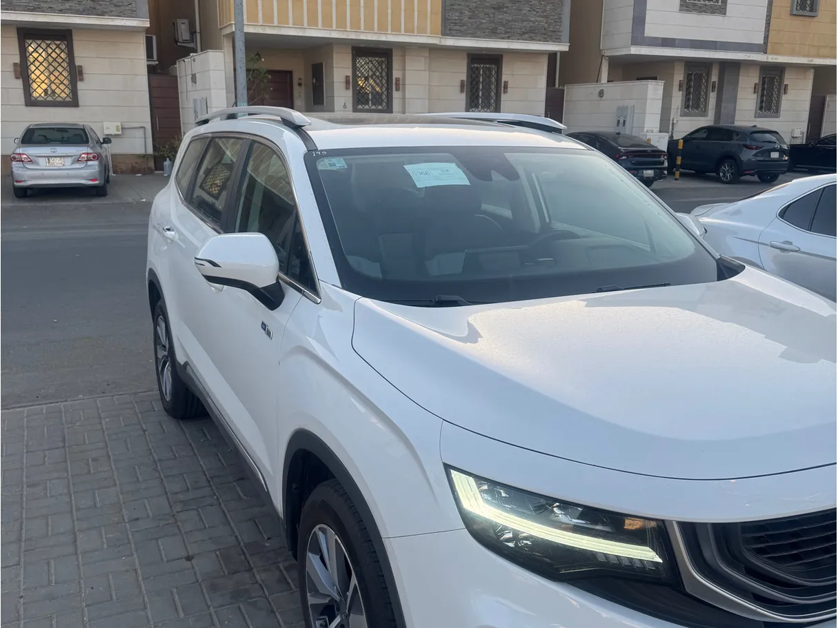 Car image 2