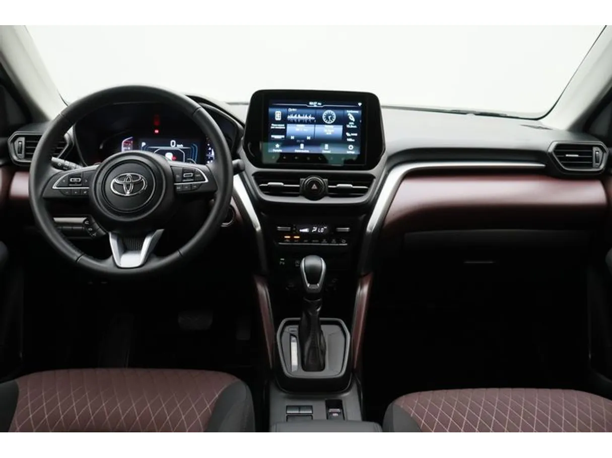 Car image 14