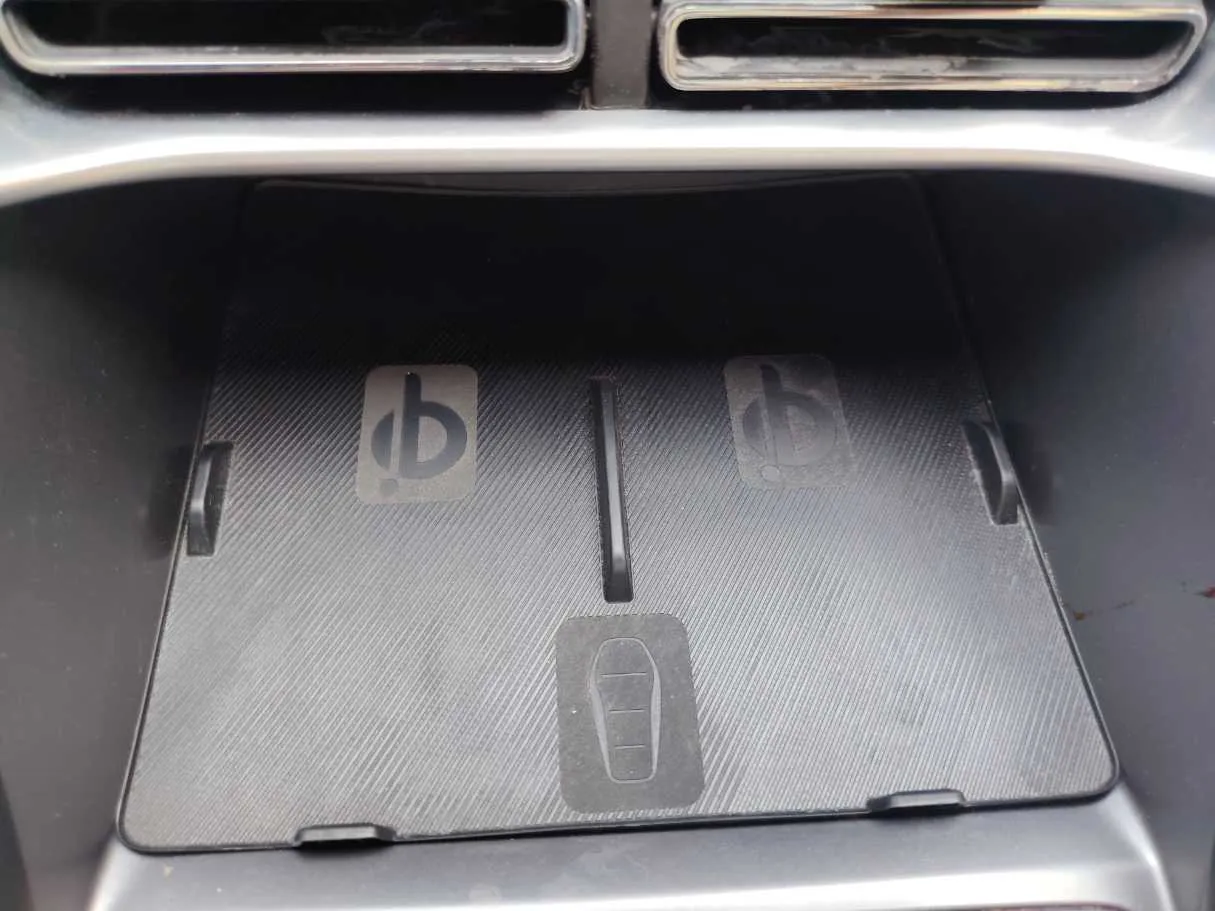 Car image 30