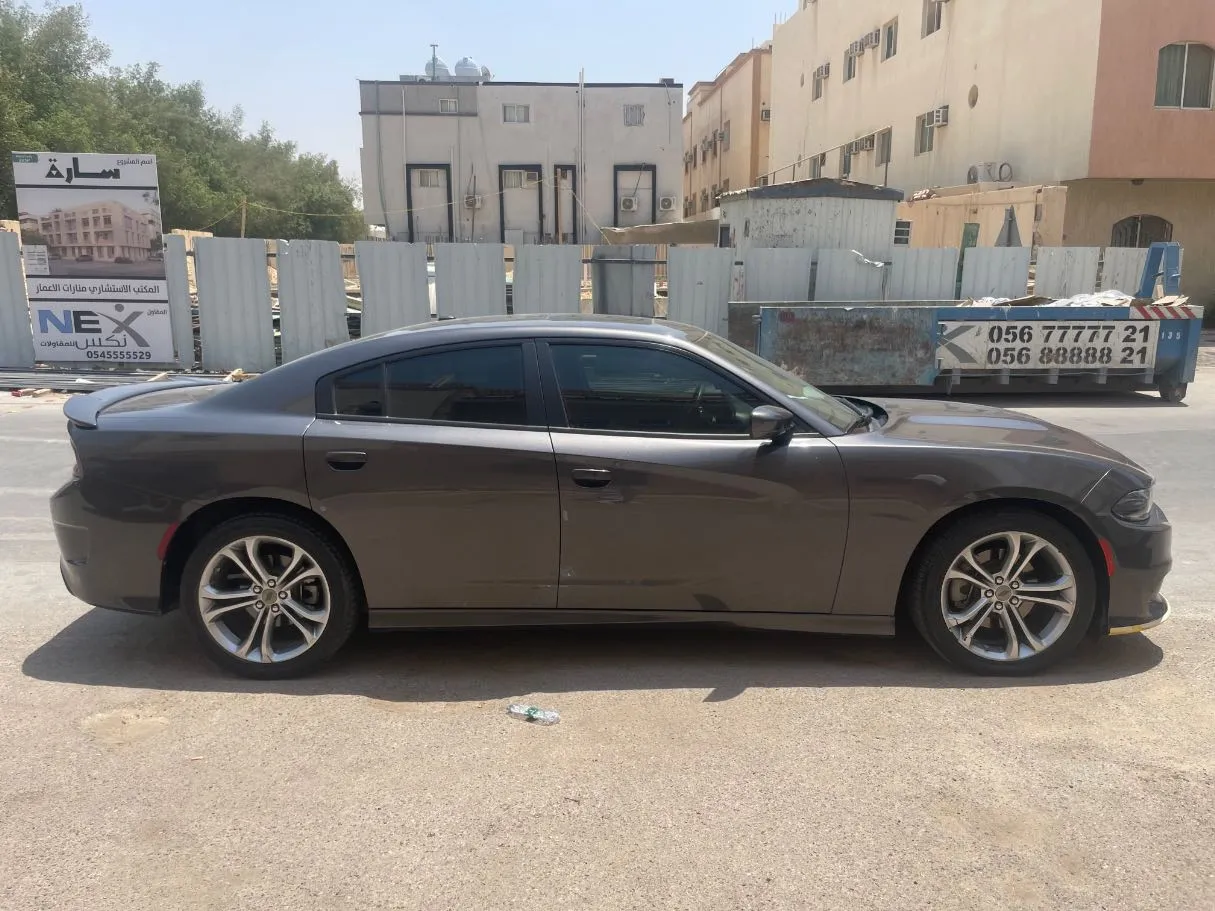 Car image 4