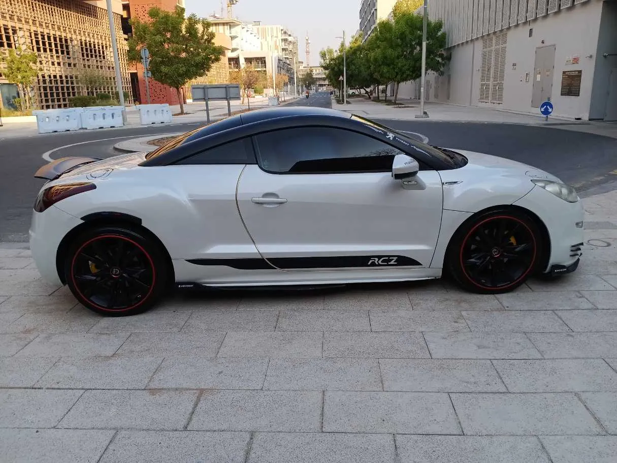 Car image 4