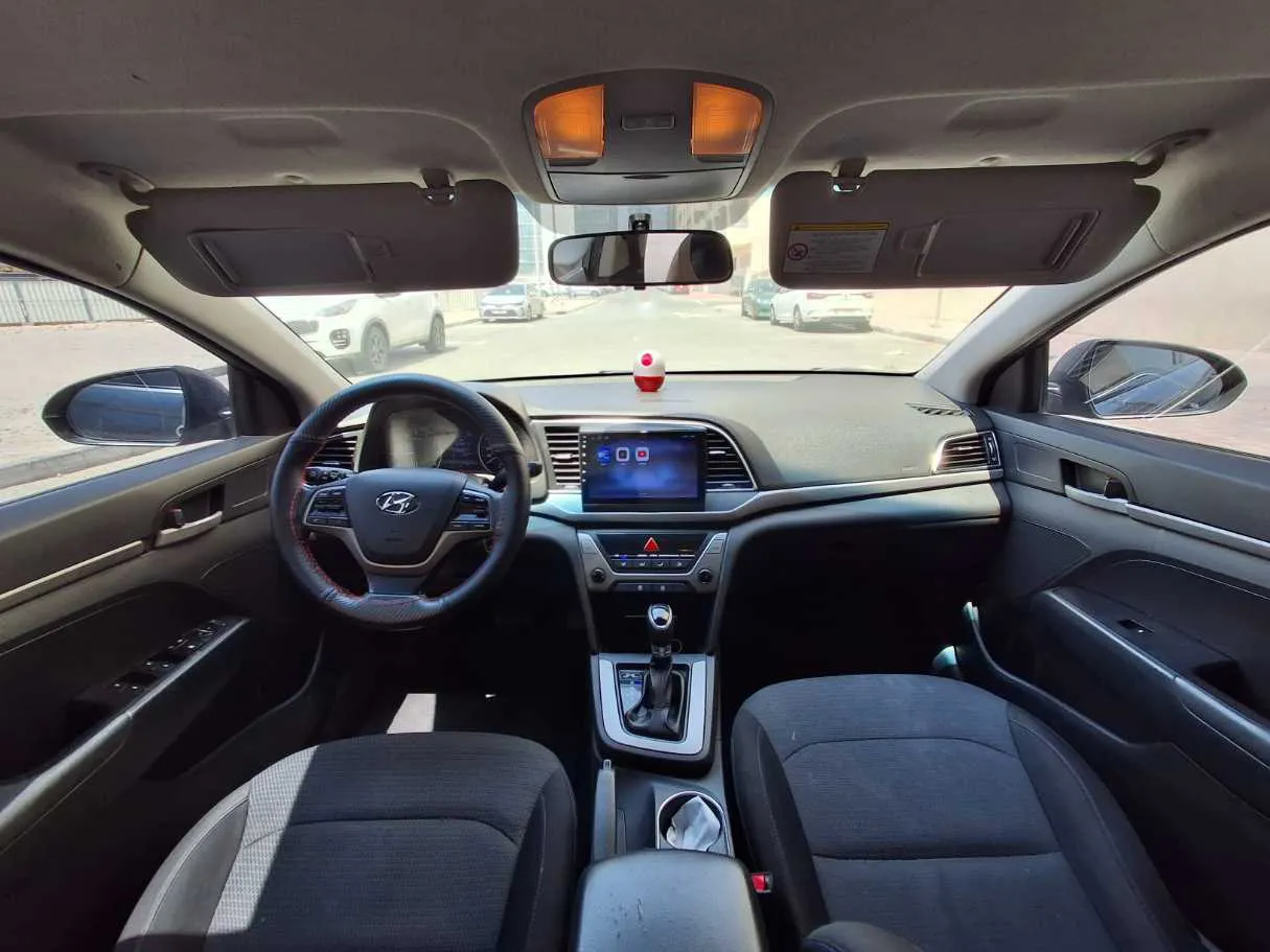 Car image 19