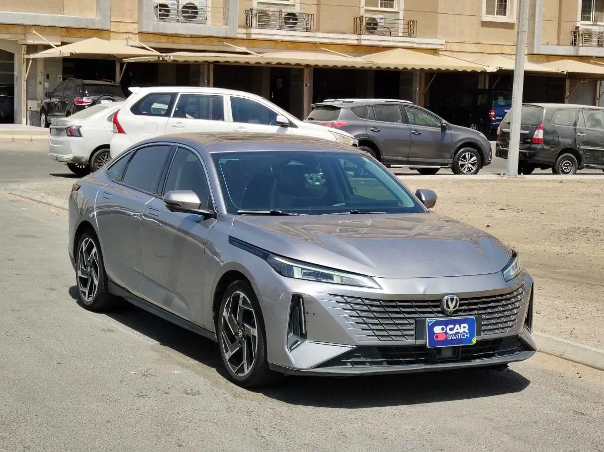 Car image 3