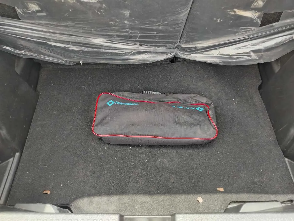 Car image 27