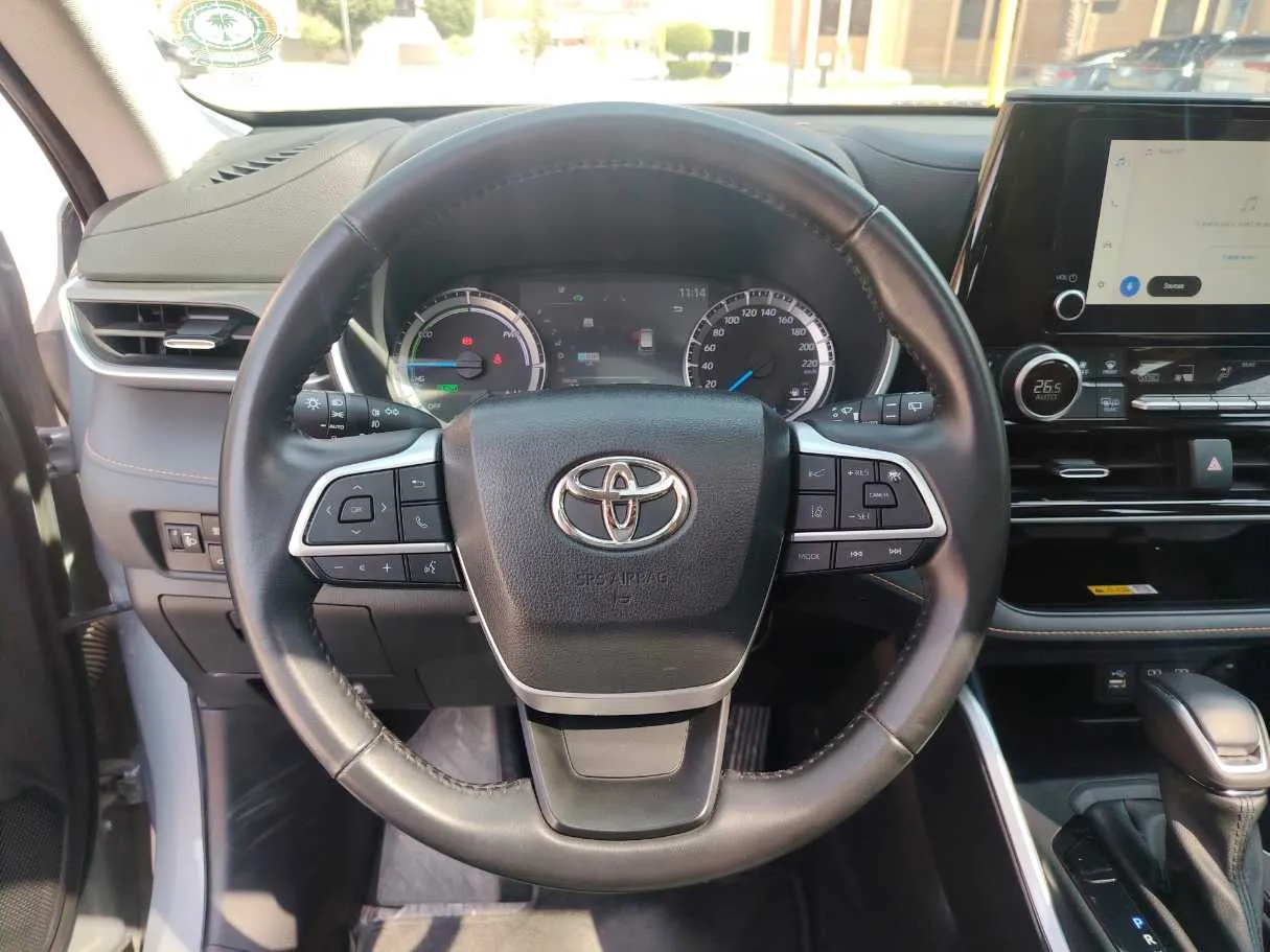 Car image 25