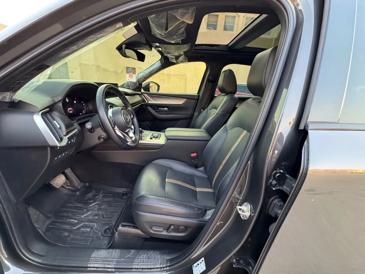 Car image 10