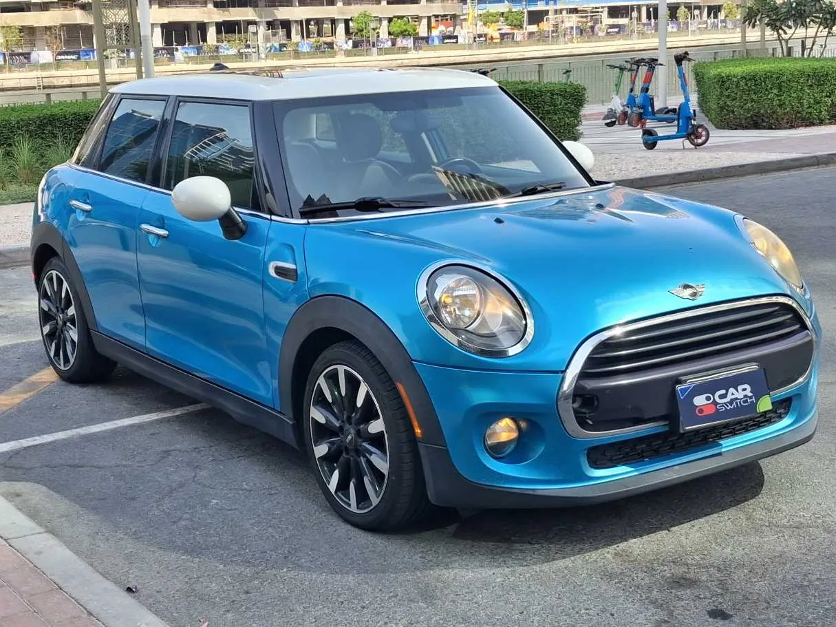Car image 3