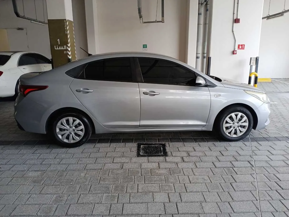 Car image 8