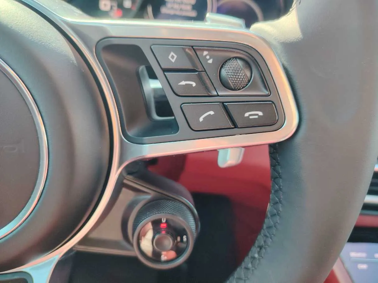 Car image 27